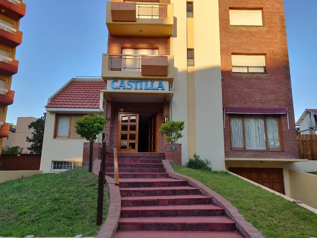 Façade and entrance of Hotel Castilla in Villa Gesell